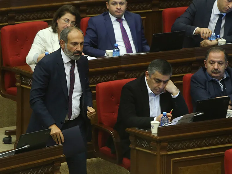 В Армении началась "тотальная забастовка" после отказа парламента проголосовать за лидера оппозиции