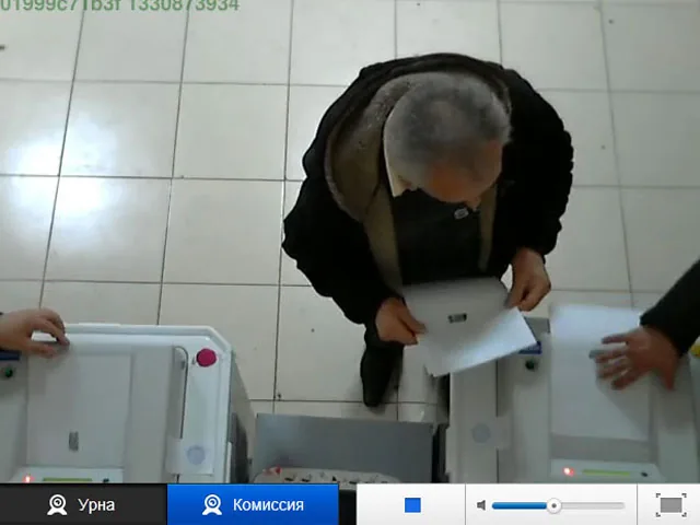 В Дагестане произошел “вброс в прямом эфире”. Камеры никого не смутили. ВИДЕО В Дагестане произошел "вброс в прямом эфире". Камеры никого не смутили. ВИДЕО