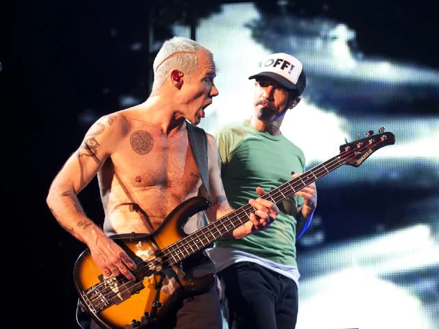Бесплатно альбом в Сети раздают Red Hot Chili Peppers. ВИДЕО