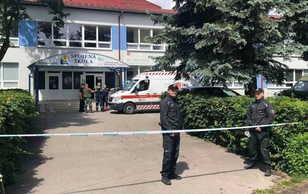 В словацкой школе неизвестный устроил стрельбу и поножовщину В словацкой школе неизвестный устроил стрельбу и поножовщину