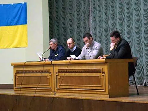 В Украине создан Народный совет для защиты Конституции от "режима"