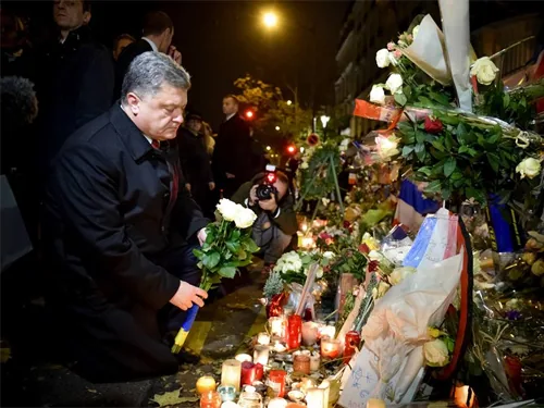 Мировые лидеры съезжаются в Париж. Порошенко почтил жертв терактов