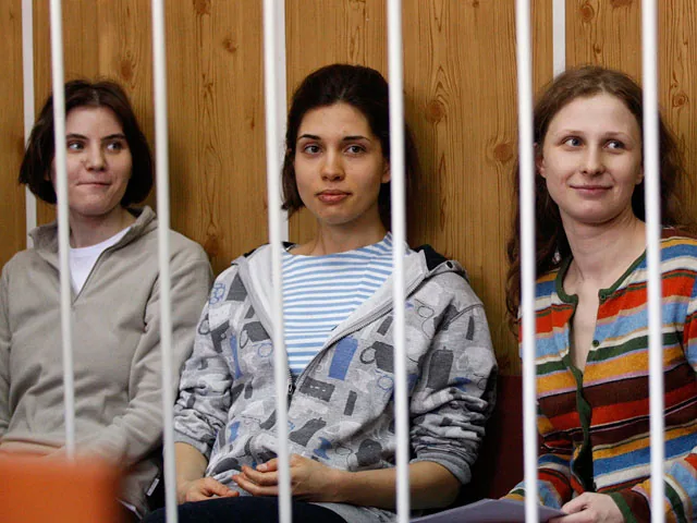 Девушкам из Pussy Riot продлили арест на полгода. Прокурор: убийство в Казани - это тоже они