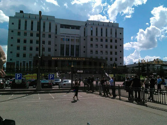 Обвиняемые по делу “банды ГТА” напали на конвой – стрельба в Мособлсуде. ВИДЕО Обвиняемые по делу "банды ГТА" напали на конвой - стрельба в Мособлсуде. ВИДЕО