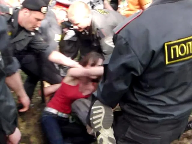 Режим ЧС введен в подмосковном городе, где жители воюют с властями из-за леса. ВИДЕО Режим ЧС введен в подмосковном городе, где жители воюют с властями из-за леса. ВИДЕО