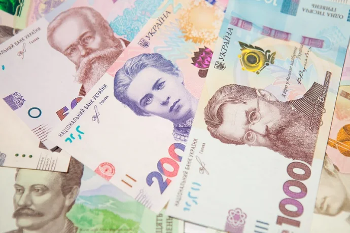 Обналичивать деньги украинцы смогут на кассе в магазинах