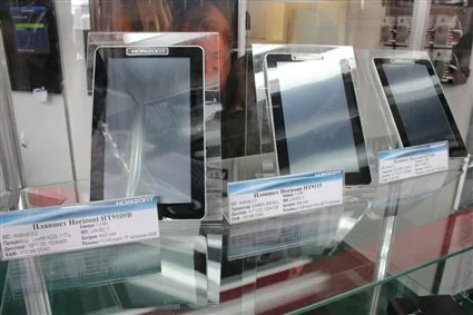 “Убийц” iPad в Белоруссии показали: наклейка от телевизора “Горизонт” и следы, ведущие в Китай "Убийц" iPad в Белоруссии показали: наклейка от телевизора "Горизонт" и следы, ведущие в Китай