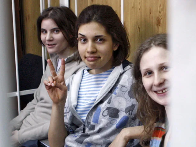 4-й день суда над Pussy Riot: споры о плясках и скоморошестве