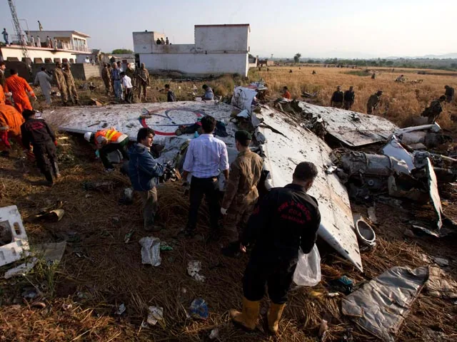Запретили покидать страну владельцу Boeing-737, разбившегося в Пакистане
