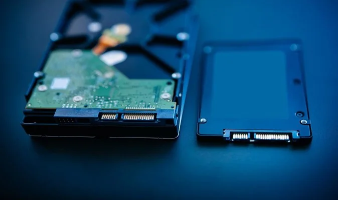 В чем разница между SSD и HDD накопителями?