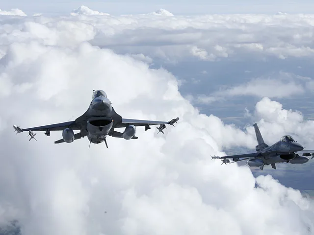 У берегов Японии разбился американский истребитель F-16