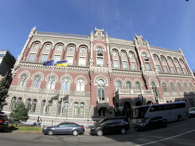 В Украине запретили банкам принимать новые российские рубли с видами Крыма