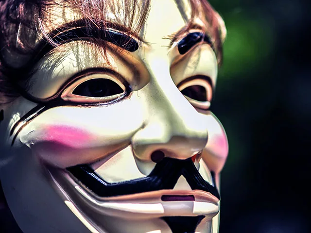 Во взломе сайтов для Anonymous за видеоигры признался юный хакер из Канады Во взломе сайтов для Anonymous за видеоигры признался юный хакер из Канады