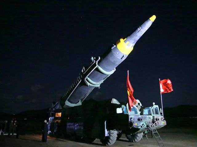 Запустила "неопознанную ракету" армия Северной Кореи