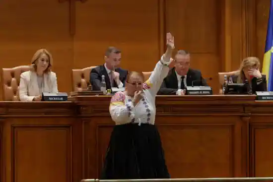 Після витівки проросійської сенаторки у Румунії пропонують перевіряти психічне здоров'я депутатів