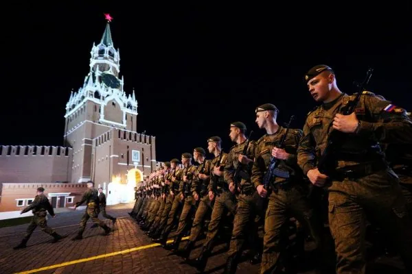 Россия переносит военный парад на Красной площади и все праздничные мероприятия, посвященные окончанию войны