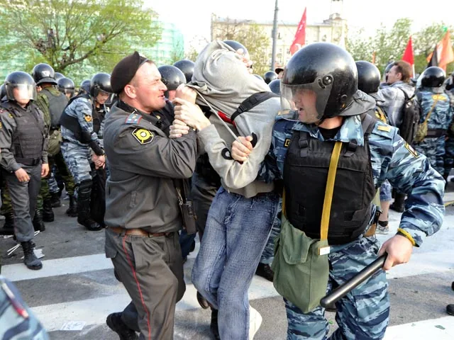 Оппозиции московские власти окончательно отказали в шествии, но уступили по митингу Оппозиции московские власти окончательно отказали в шествии, но уступили по митингу