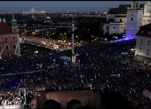 Массовые манифестации в поддержку ЕС прошли в Польше Массовые манифестации в поддержку ЕС прошли в Польше