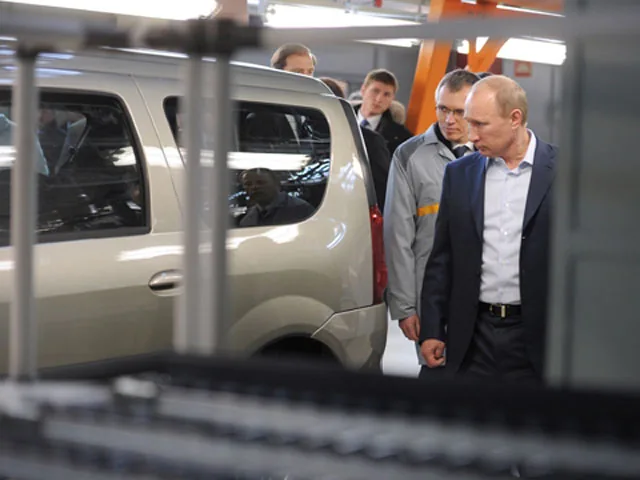 Путин, велевший чиновникам сесть на русские авто, сам продолжит кататься на иномарках Путин, велевший чиновникам сесть на русские авто, сам продолжит кататься на иномарках