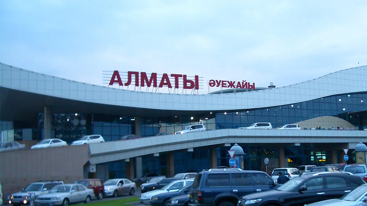 Протестующие захватили аэропорт в Алма-Ате