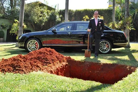 Пригодится в загробной жизни: бразильский "граф" решил похоронить свой Bentley