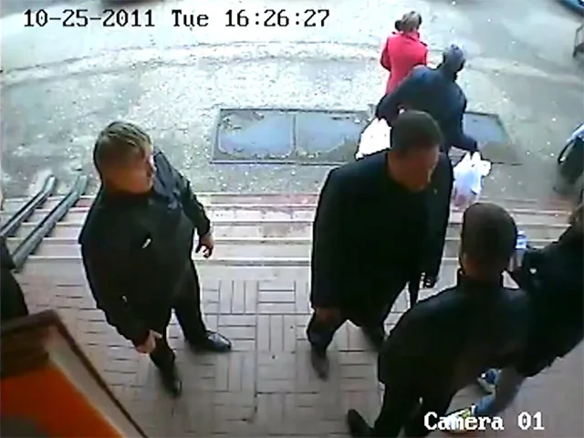 Единоросc, избивший мешавших людей на дороге, стал потерпевшим. ВИДЕО