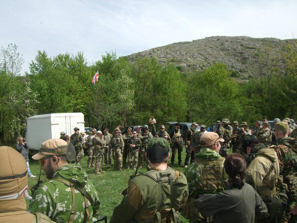 Кадры с тренировочной базы боевиков в Крыму обнародованы. ФОТО Кадры с тренировочной базы боевиков в Крыму обнародованы. ФОТО