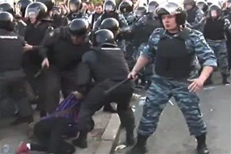 По факту избиения беременной 6 мая возбуждено дело. МВД: бил не столичный ОМОН. ВИДЕО По факту избиения беременной 6 мая возбуждено дело. МВД: бил не столичный ОМОН. ВИДЕО