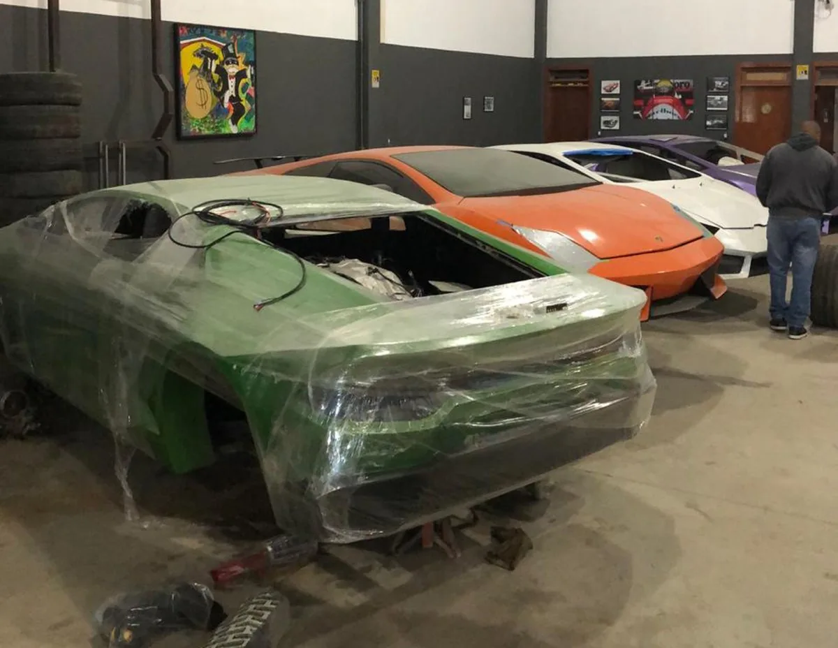 Завод, на котором выпускались поддельные Ferrari и Lamborghini обнаружили в Бразилии. ФОТО. ВИДЕО