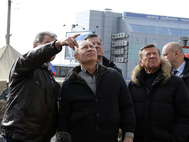 Путин рассказал о регулярных покушениях на себя и поведал про спецотряд киллеров-боевиков Путин рассказал о регулярных покушениях на себя и поведал про спецотряд киллеров-боевиков