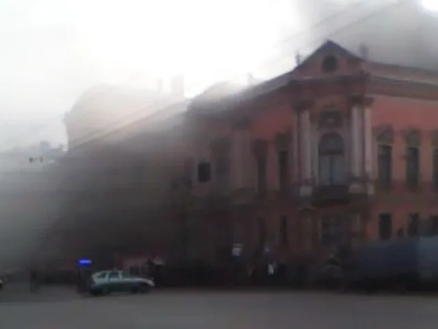 В Петербурге вспыхнул дворец управделами президента и Первого канала. ВИДЕО В Петербурге вспыхнул дворец управделами президента и Первого канала. ВИДЕО