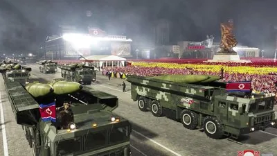 На військовому параді Південна Корея показала сучасні ракети, безпілотники та танки