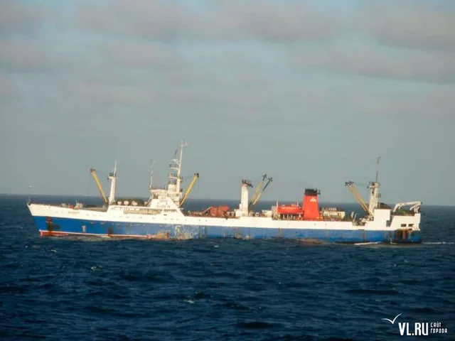 В Намибии застрявшее судно с российскими моряками арестовали за долги, над экипажем нависла угроза голода