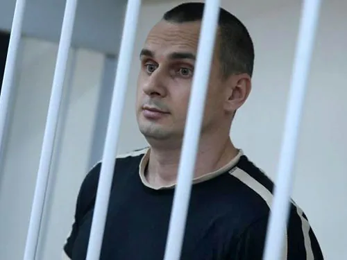 В России началось судилище над Сенцовым. Он говорит о пытках В России началось судилище над Сенцовым. Он говорит о пытках