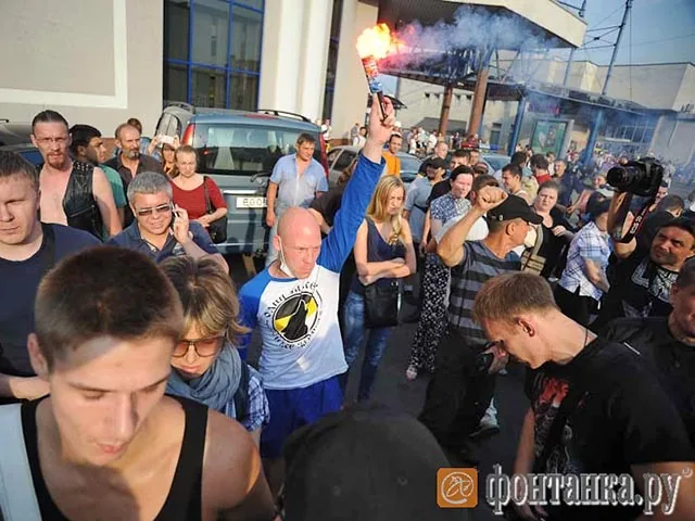 В Петербурге посадили участников “Народного схода” против мигрантов В Петербурге посадили участников "Народного схода" против мигрантов