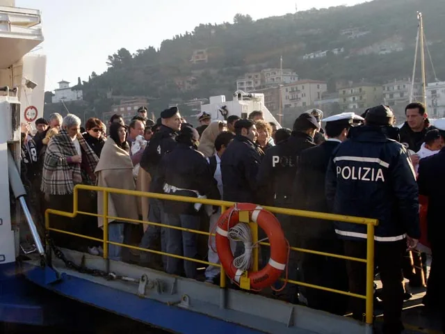 Пассажирский паром в Италии чуть не повторил судьбу Costa Concordia