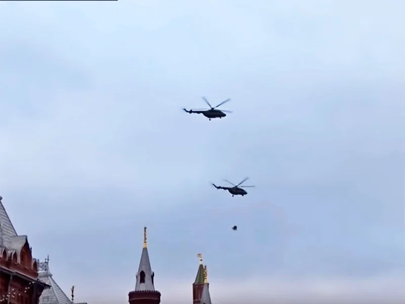 Из Кремля на веревке, свисающей с вертолета - ФСО отработала "эвакуацию первого лица". ВИДЕО