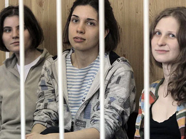 Стартовала бессрочная акция в поддержку Pussy Riot – “Преврати Москву в Балаклаваград” Стартовала бессрочная акция в поддержку Pussy Riot - "Преврати Москву в Балаклаваград"