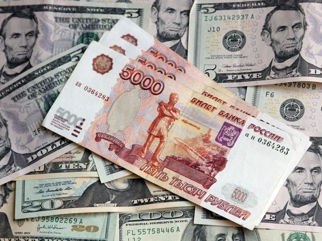 За неделю золотовалютные резервы России сократились на 10 млрд долларов За неделю золотовалютные резервы России сократились на 10 млрд долларов