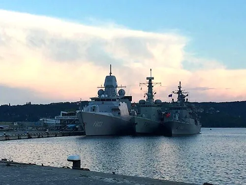 Военные корабли НАТО в Чёрном море начали учения Breeze 2015 Военные корабли НАТО в Чёрном море начали учения Breeze 2015