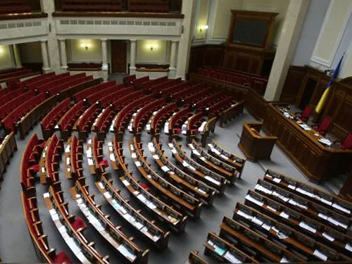 Рада соберётся на внеочередную сессию: одни законы примут, другие - отменят