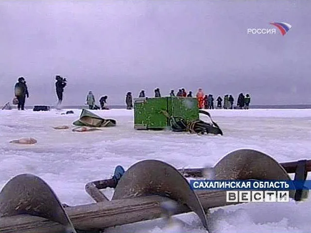 С льдины у берегов Сахалина сняли 600 рыбаков - больше, чем ожидали
