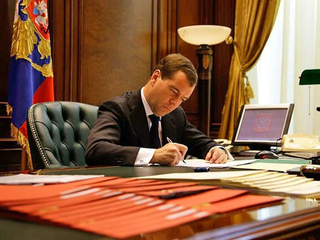 Последний день Верховного главнокомандующего Медведева: сменил двух главкомов