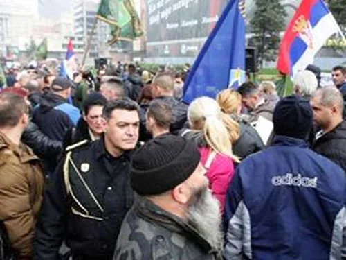 Впервые в истории в Сербии вышли протестовать военные
