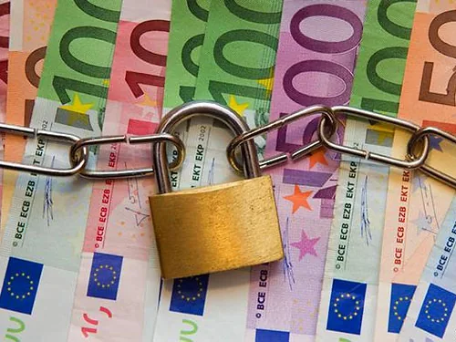 Для 33 официальных лиц России Швейцария ввела ограничения на финансовые операции