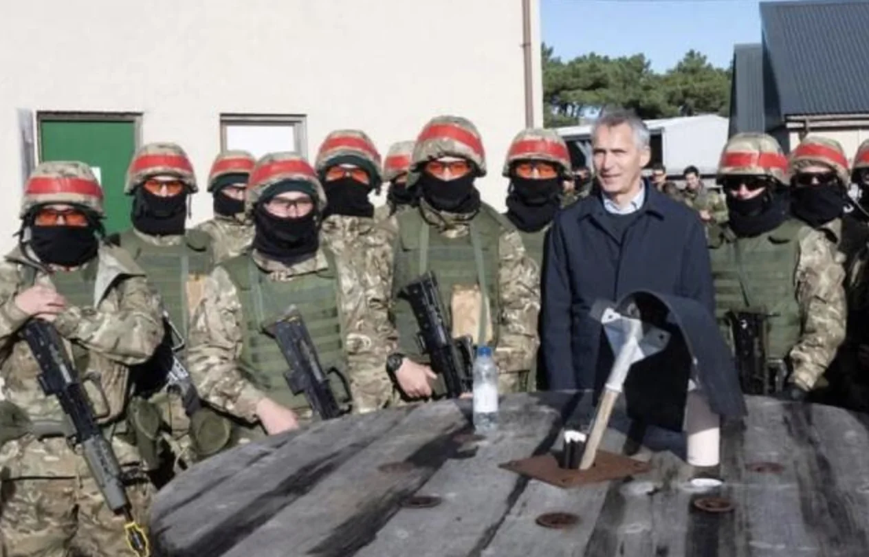 На навчаннях у Великобританії українських військових відвідав генсек НАТО На навчаннях у Великобританії українських військових відвідав генсек НАТО