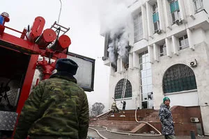 Заявил, что на Алма-Ату напали 20 тысяч "бандитов", и обвинил "забугорных деятелей" президент Казахстана