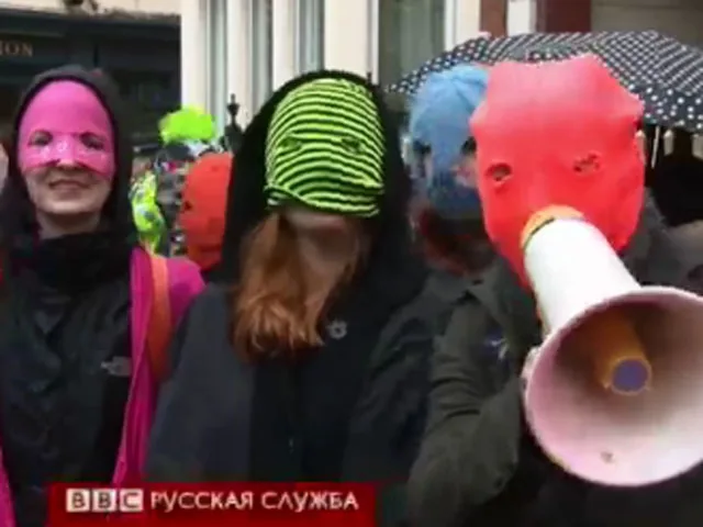 В поддержку Pussy Riot митинговали в Лондоне