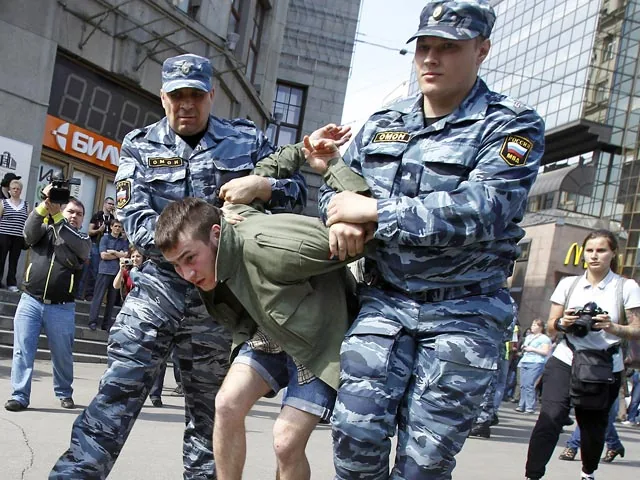Насилием на акциях в Москве и задержаниями озабочен Госдеп США: надо дать людям выразить себя
