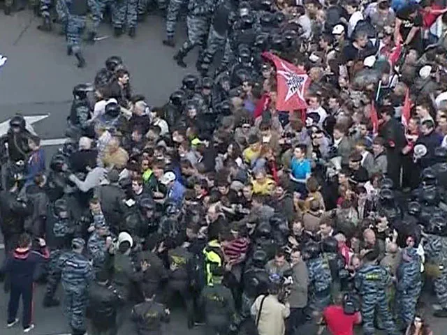 Оппозиция: на Болотной задержали более 600 человек. МВД насчитало на треть меньше